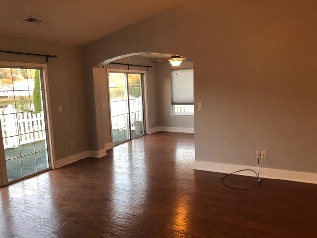 Building Photo - 698 Pepperbush Dr