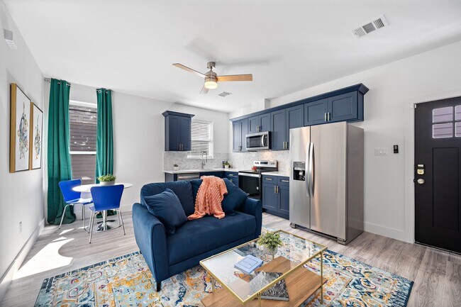 Building Photo - 207 E 38th St