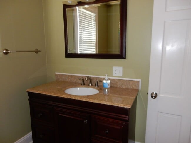 Building Photo - Grandin Court Foursquare convenient to SW ...