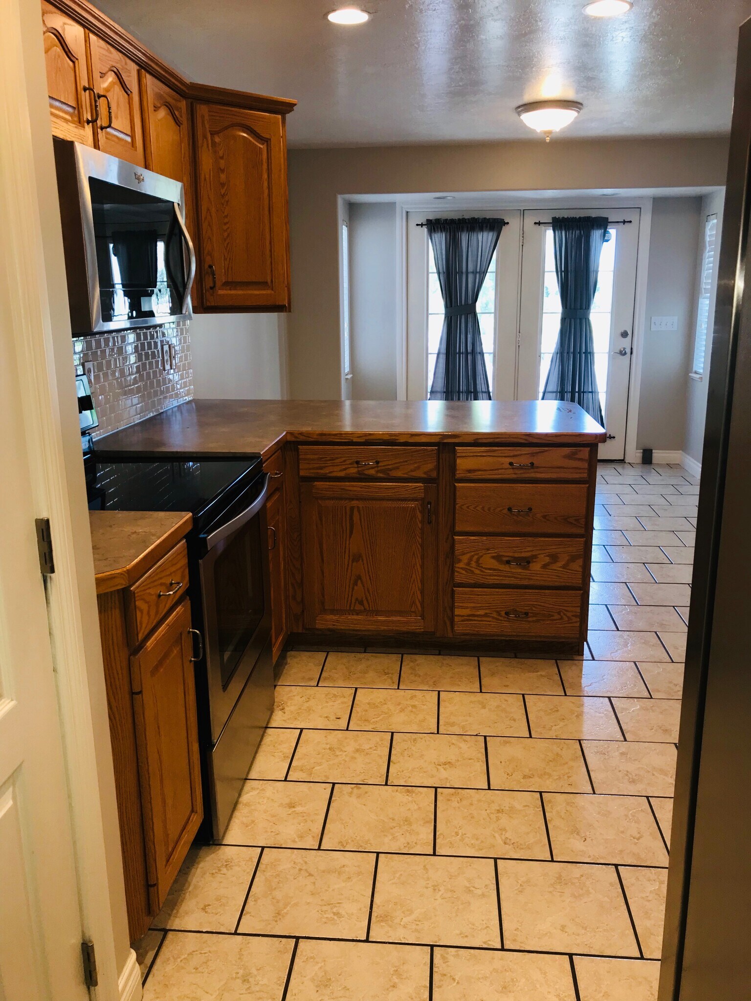 Building Photo - 633 S Teresa St