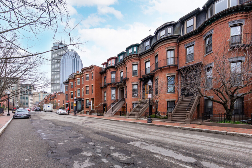 Building Photo - 209 W Newton St
