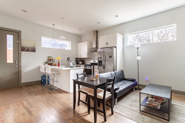 Building Photo - 1044 2nd Ave S