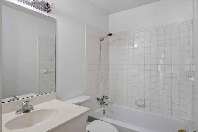 Building Photo - 908 TX-243