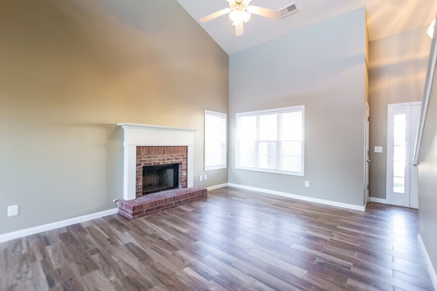 Building Photo - 240 Greystone Cir