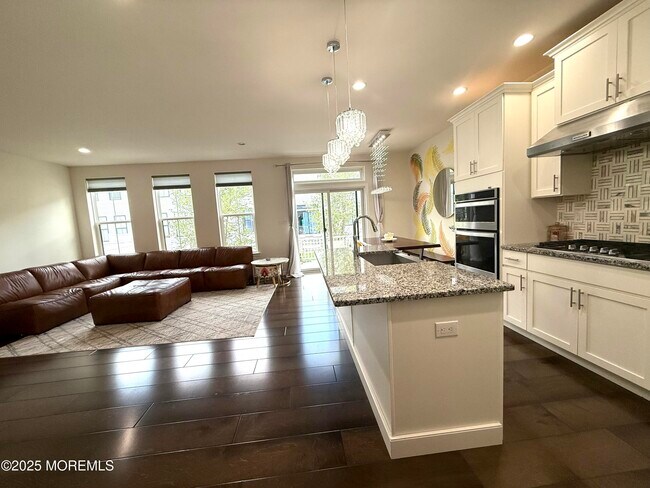 Building Photo - 6 Wisteria Ct