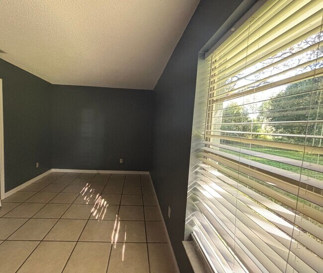 Building Photo - Deltona Lakes, Quaint 3 bed 1 bath