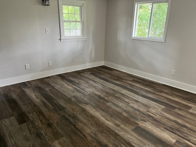 Building Photo - 635 N Moore Rd