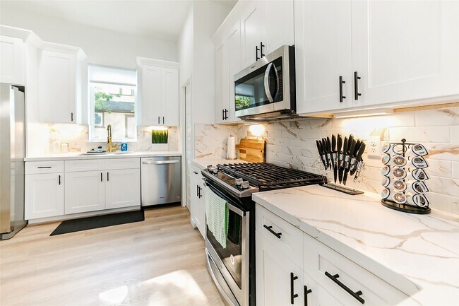 Building Photo - 4303 Chester St