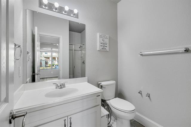 Building Photo - 5629 Hampshire Dr