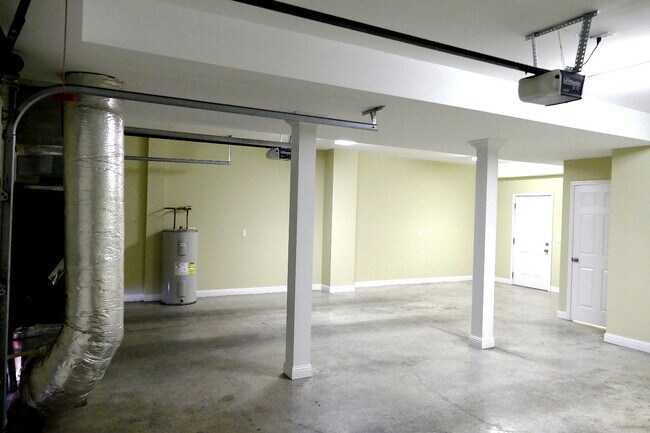 Building Photo - 104 Mahler Ave