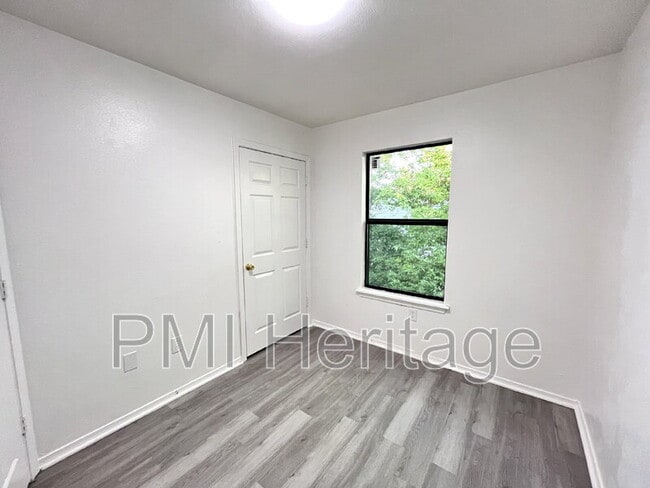 Building Photo - 606 Virginia St
