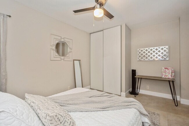 Building Photo - 4485 Carambola Cir S