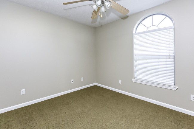 Building Photo - 17 Hillside Cove