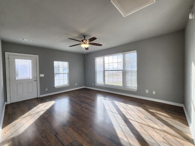 Building Photo - 7642 SW Regional Airport Blvd