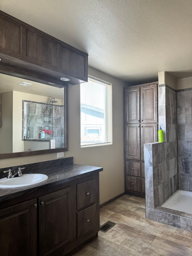 Building Photo - Nice 3 Bedroom/ 2 Bath in Elko