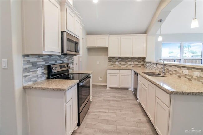 Building Photo - 12 Rye Cir