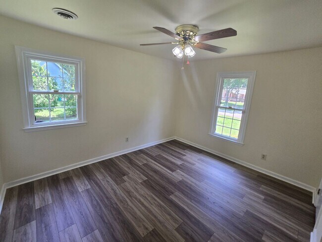 Building Photo - Stunning 3 bedroom home for rent in Ramble...