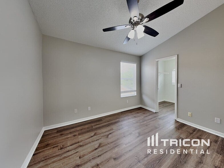 Building Photo - 2802 River Ridge Dr