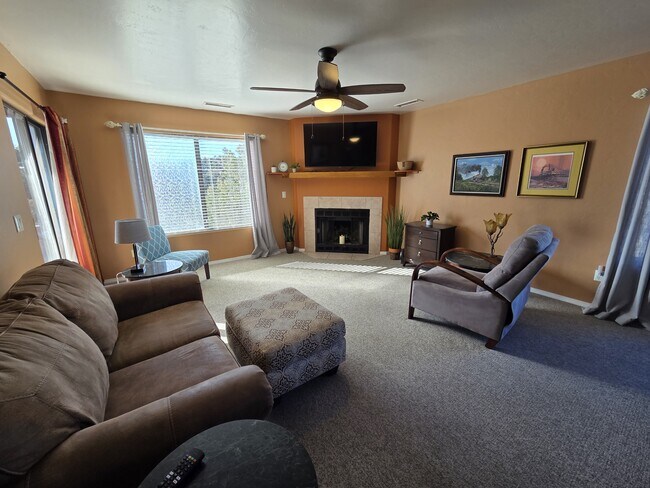 Building Photo - 4932 Summit Cir