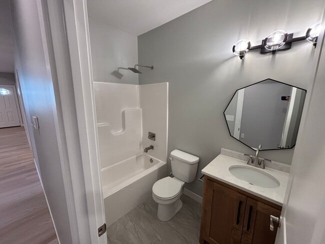 Building Photo - Stunning New Build in Central Manhattan! Available NOW!