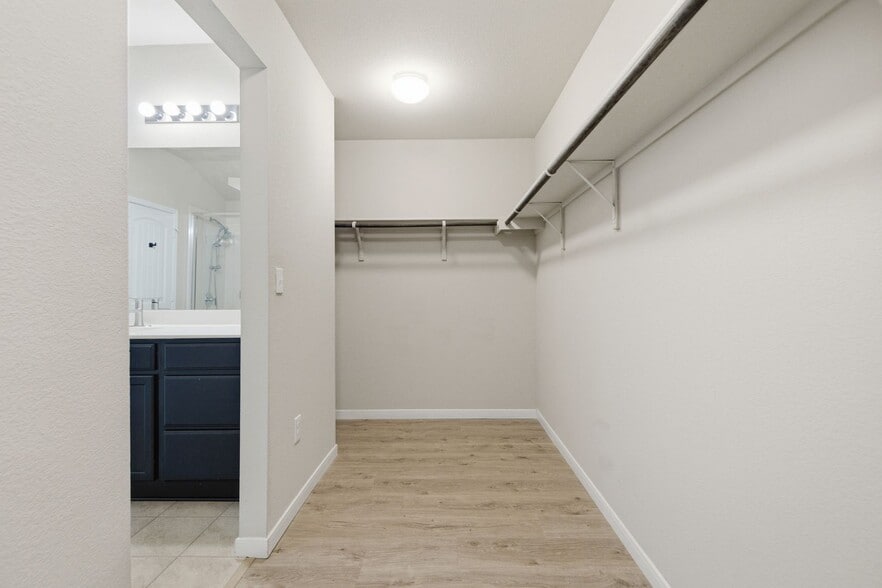 Building Photo - 5813 Roderick Dr