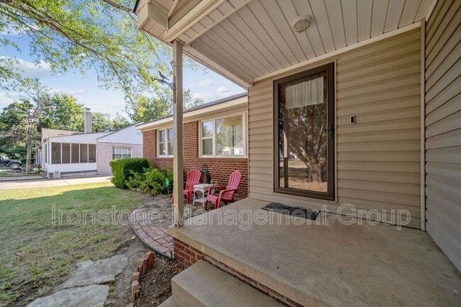 Building Photo - 1414 S Sandusky Ave