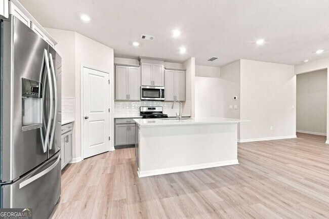 Building Photo - 176 Meander Dr