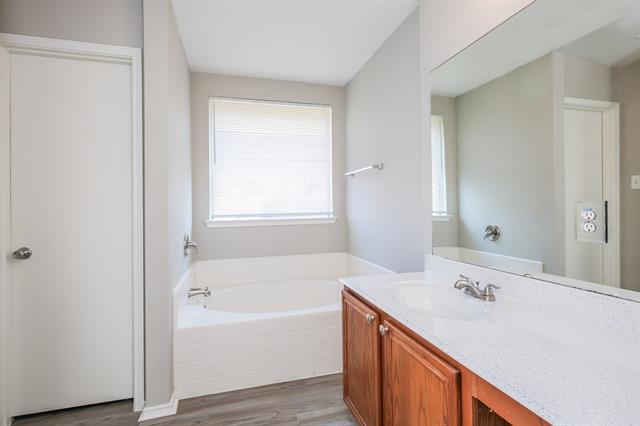 Building Photo - 2100 Hayes St