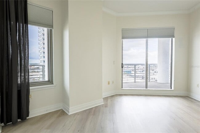 Building Photo - 449 S 12th St
