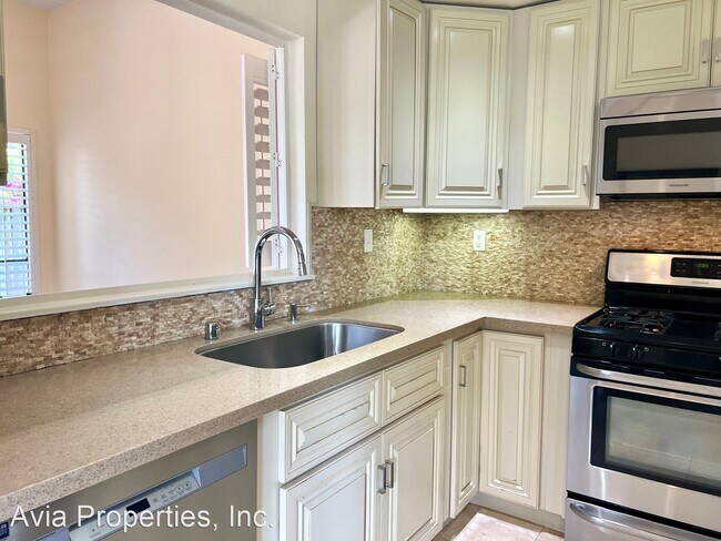 Building Photo - 2 br, 2.5 bath House - 33 Crown Circle