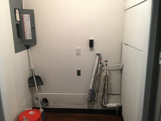 Building Photo - Brick Ranch House in Haywood Lane Area