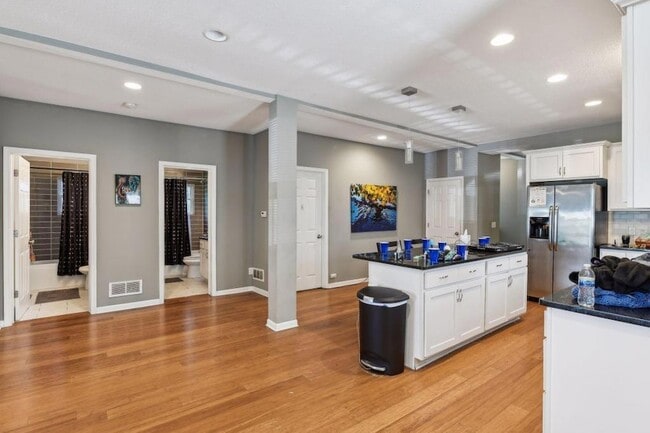 Building Photo - 3023 Dupont Ave S