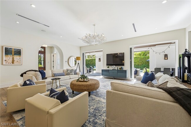 Building Photo - 215 3rd Ave N