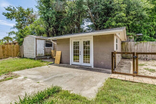 Building Photo - Beautiful East Hill home located in one of the most sought after neighborhoods.