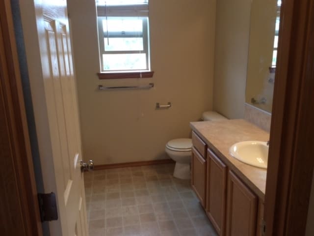 Building Photo - 668 SE Jack Ave