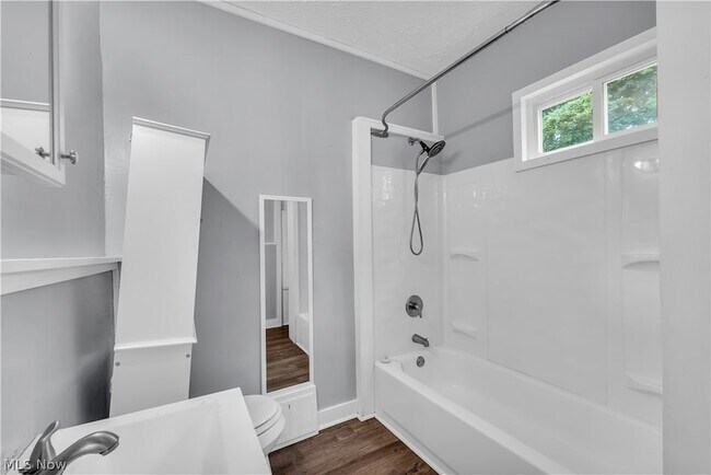 Building Photo - 1174 La Croix Ave