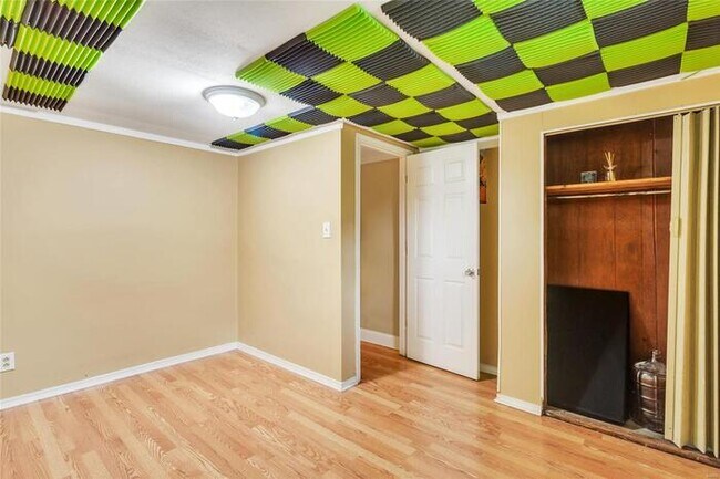 Building Photo - Fantastic 3bd/2ba home! Let yourself in!