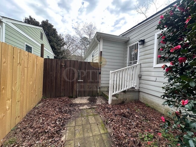 Building Photo - 3 Bedroom Home in Oakland City