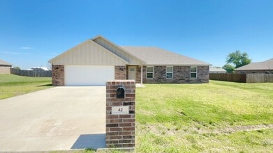 Building Photo - Durant school/Open floor plan/Close to Hwy 70