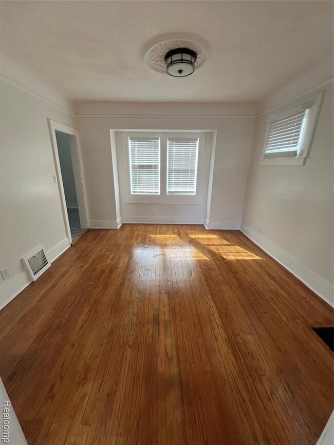 Building Photo - 16157 Linwood St