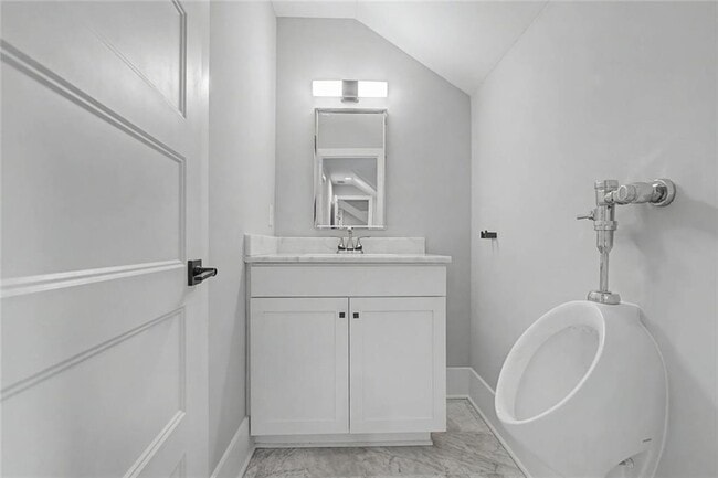 Building Photo - 6260 River Overlook Dr NW