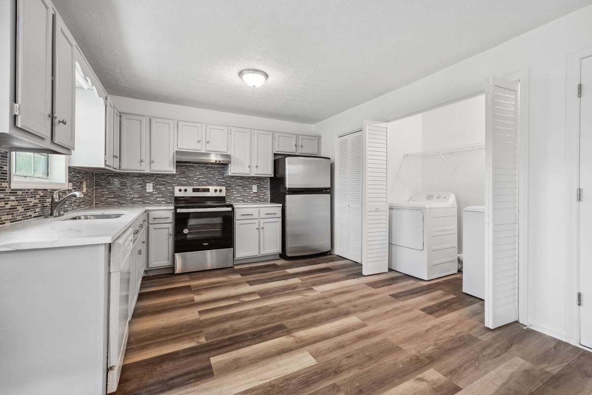 Building Photo - 3758 Westchase Dr