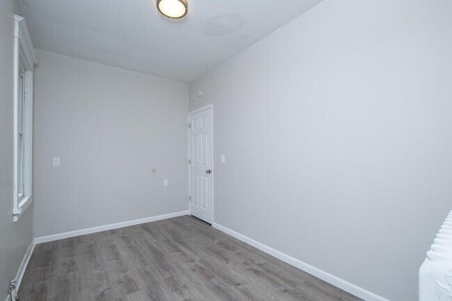 Building Photo - 433 Hamilton St