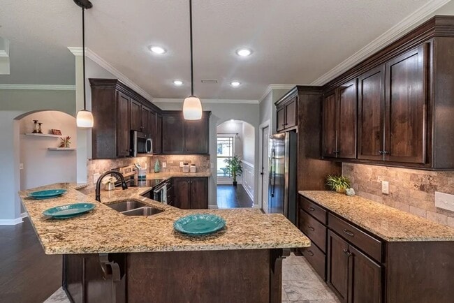 Building Photo - Available April!