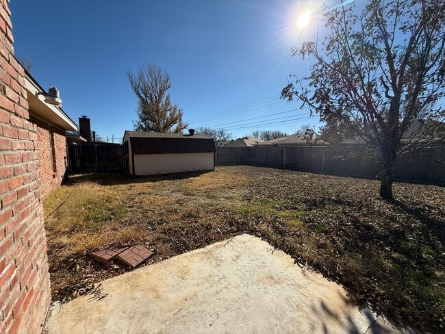 Building Photo - Updated Beauty 3/2