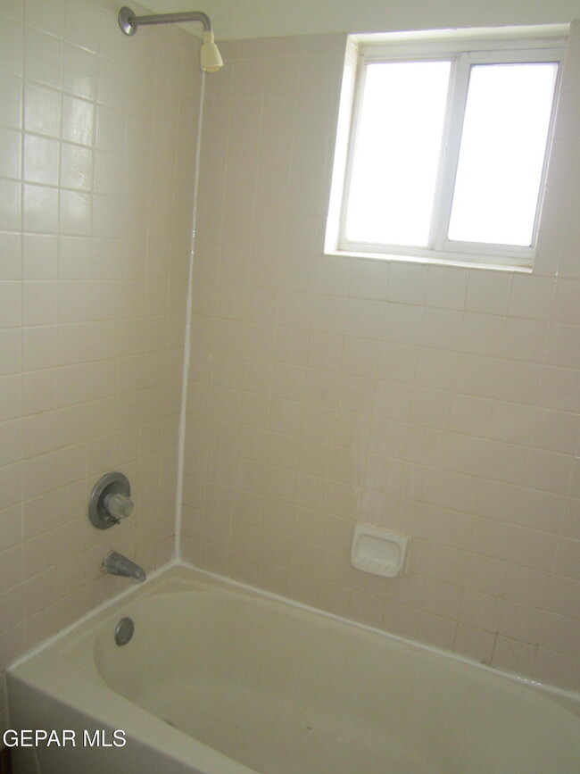 Building Photo - 538 Olmeca Dr