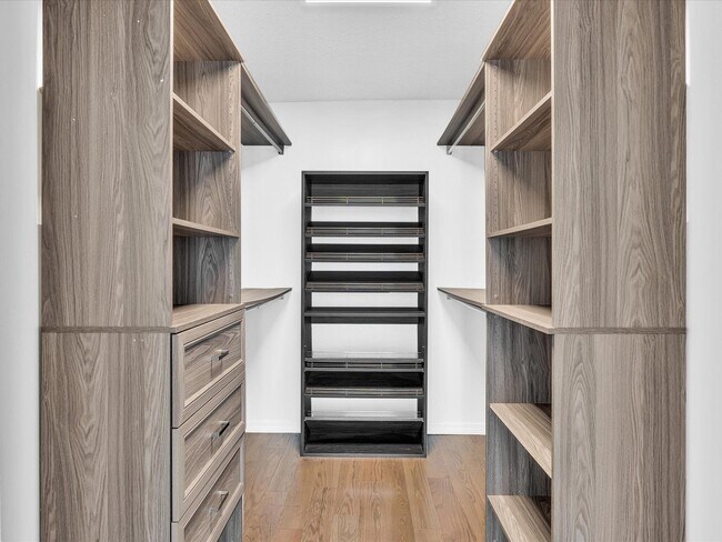 Building Photo - 2655 Collins Ave