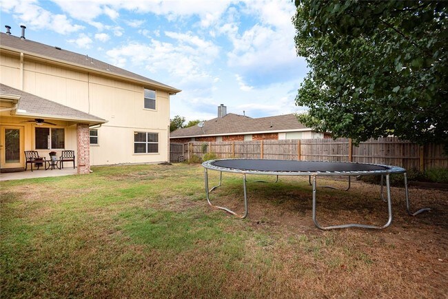 Building Photo - 5517 Vineyard Ln