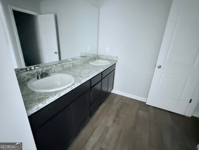 Building Photo - 179 Goodall Woods Dr