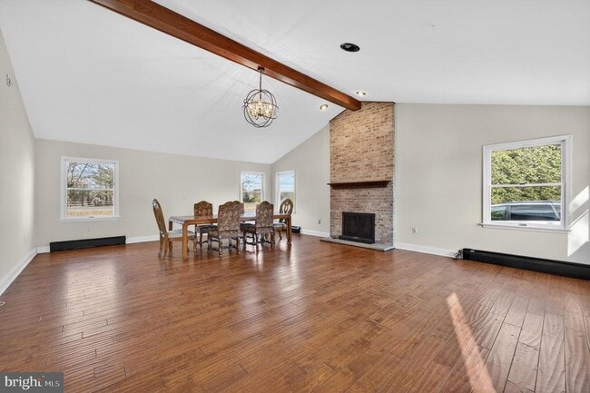 Building Photo - 27 Reeves Station Rd